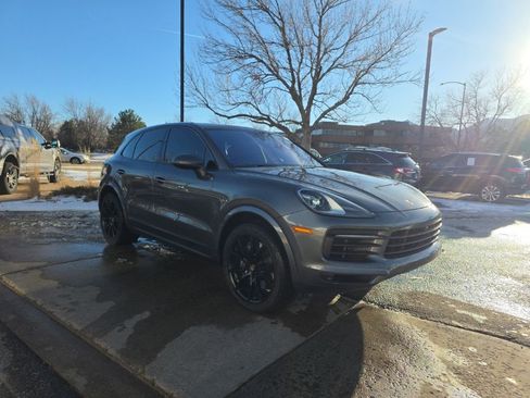 Used 2023 Porsche Cayenne Platinum Edition image 8