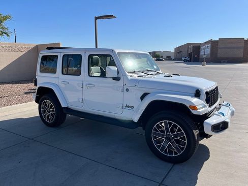 Used 2024 Jeep Wrangler High Altitude AWD/4WD image 5