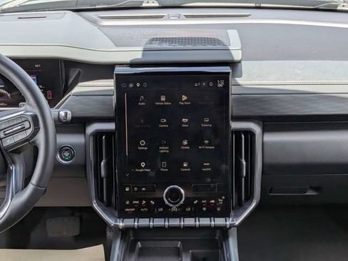 Used 2025 GMC Acadia AT4 AWD/4WD image 17