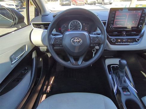 Used 2021 Toyota Corolla LE image 17
