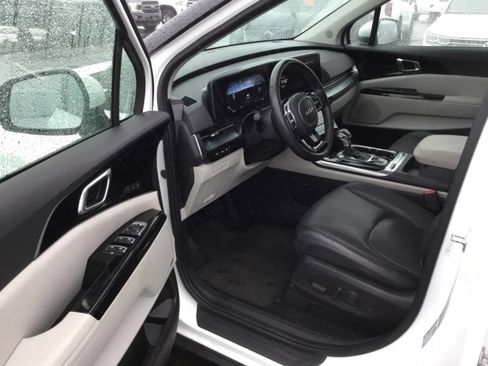 Used 2024 Kia Carnival SX Prestige image 3