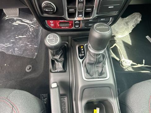 New 2026 Jeep Gladiator Rubicon w/ Steel Power Dome Hood Package AWD/4WD image 21