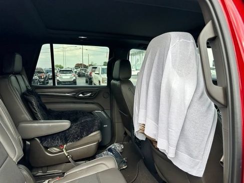 Used 2021 GMC Yukon Denali w/ Denali Premium Package RWD image 16