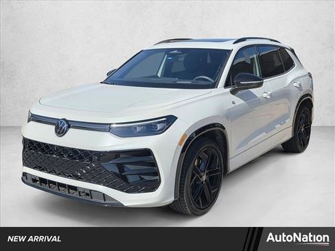 Used 2025 Volkswagen Tiguan SE R-Line image 1