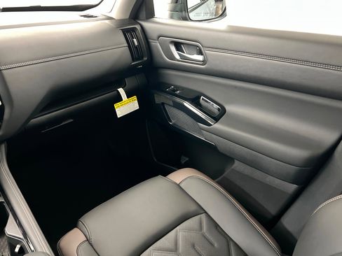 New 2026 Nissan Pathfinder Platinum image 10