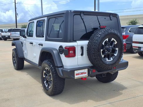 Used 2025 Jeep Wrangler Unlimited Rubicon AWD/4WD image 2
