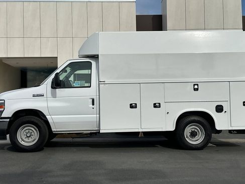 New 2026 Ford E-350 and Econoline 350 Super Duty w/ Power Equipment Group RWD image 6