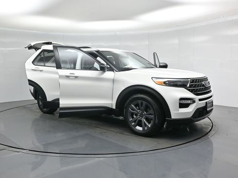 Certified 2023 Ford Explorer XLT w/ Equipment Group 202A image 35