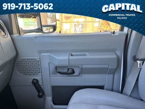 Used 2015 Ford E-350 and Econoline 350 Super Duty image 26