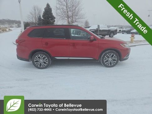 Used 2016 Mitsubishi Outlander SE image 5