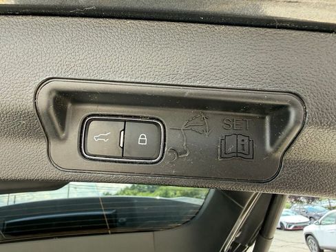 Used 2020 Ford Explorer XLT w/ Equipment Group 202A AWD/4WD image 35