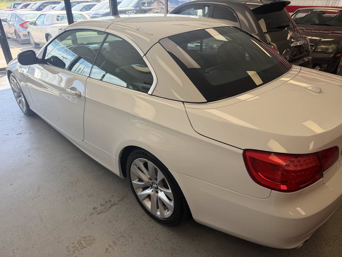 Used 2013 BMW 328i Convertible RWD image 3