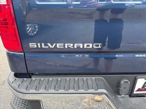 Used 2022 Chevrolet Silverado 1500 LT AWD/4WD image 15
