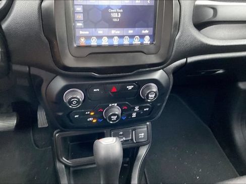 Used 2020 Jeep Renegade Latitude FWD image 14