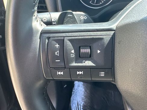 Used 2025 Nissan Rogue SV image 26