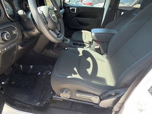 Used 2025 Jeep Wrangler Unlimited Rubicon 4xe w/ Convenience Group image 16