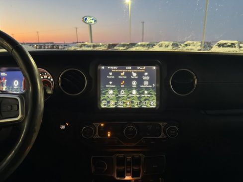 Used 2020 Jeep Gladiator Overland w/ Dual Top Group image 15