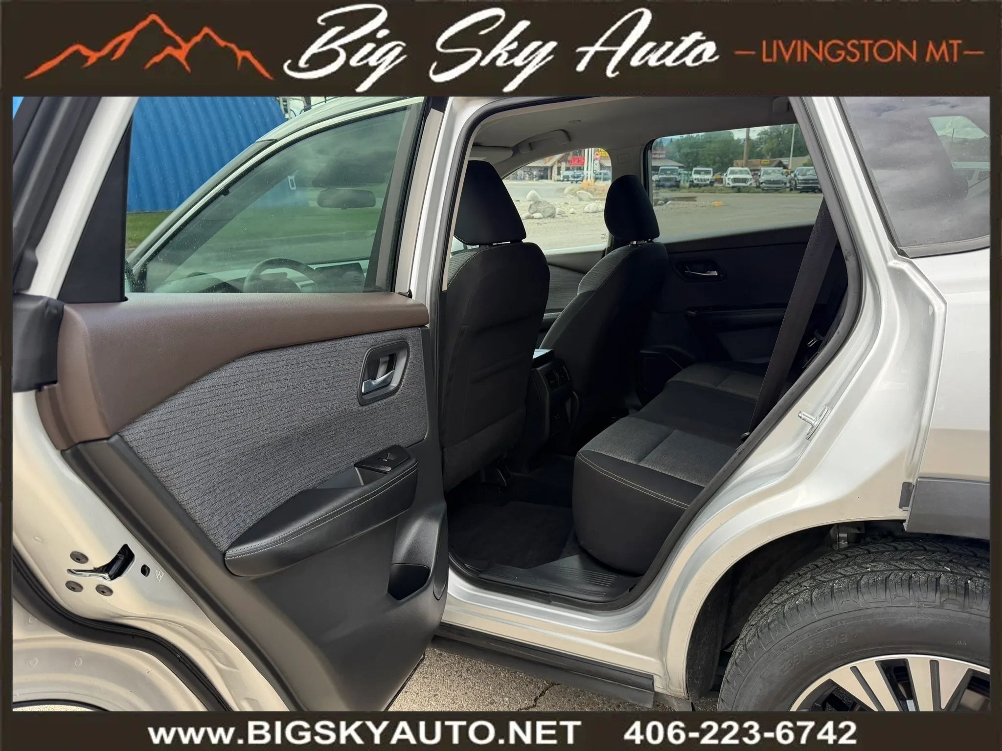 Used 2022 Nissan Rogue SV AWD/4WD image 17