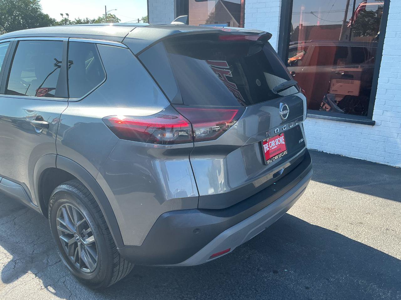 Used 2023 Nissan Rogue S AWD/4WD image 27