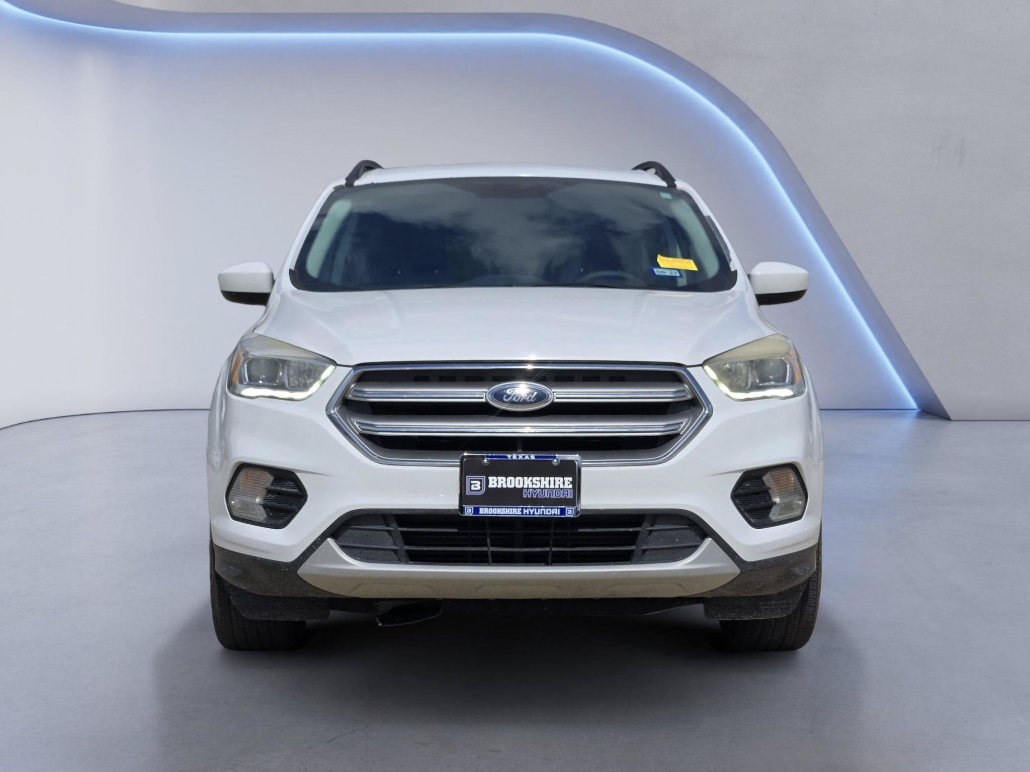 Used 2017 Ford Escape SE w/ Equipment Group 201A AWD/4WD image 2