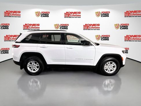 Used 2025 Jeep Grand Cherokee Laredo w/ MOPAR Finishing Package AWD/4WD image 16