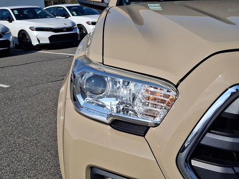 Used 2019 Toyota Tacoma SR5 image 9