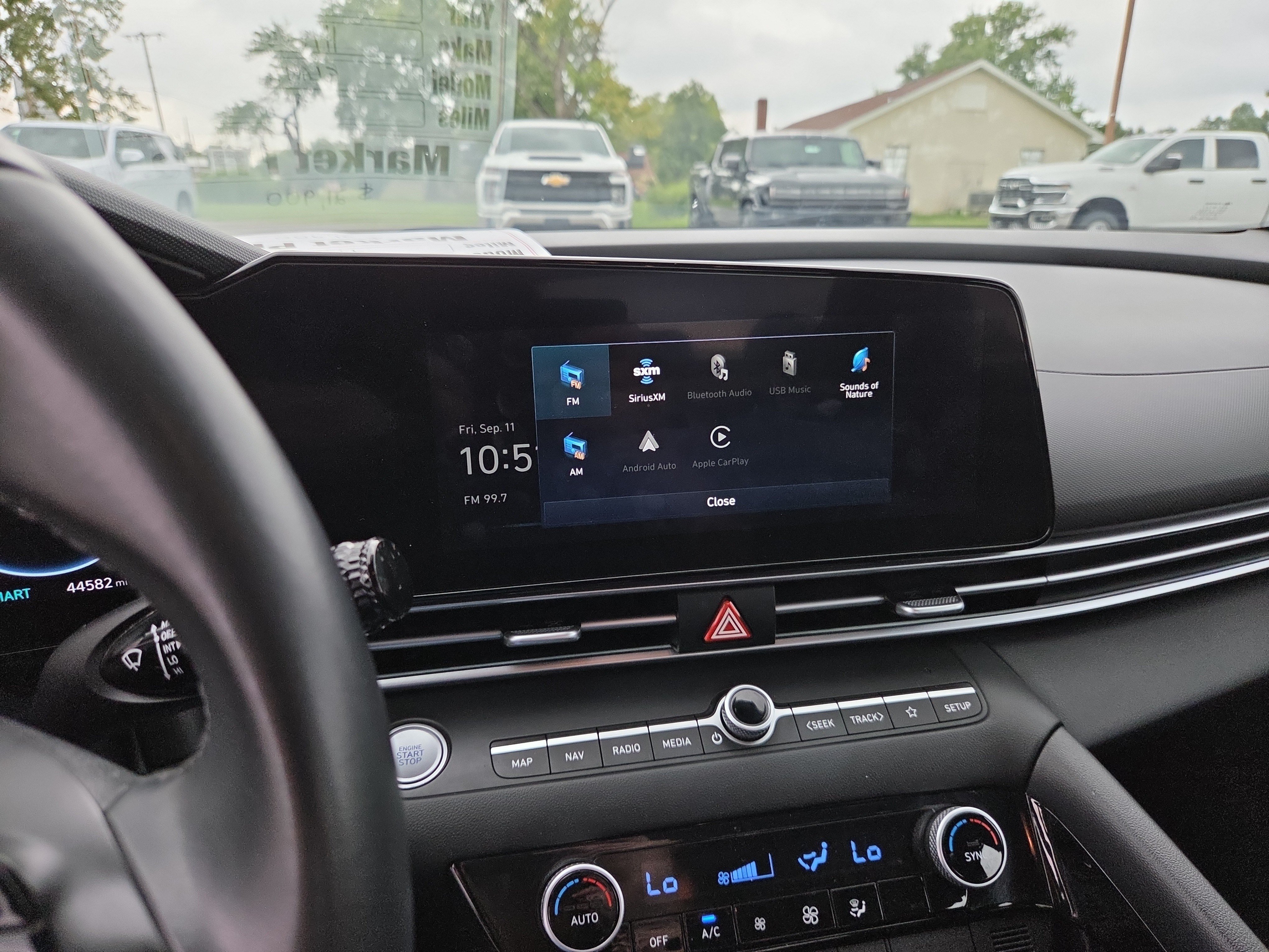 Used 2025 Hyundai Elantra SEL FWD image 9