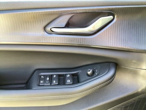 New 2025 Jeep Grand Cherokee L Laredo w/ Luxury Tech Group I AWD/4WD image 23