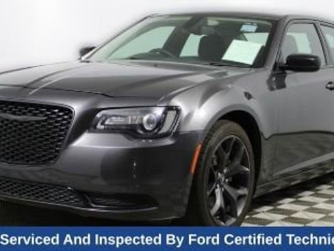 Used 2022 Chrysler 300 Touring L RWD image 1