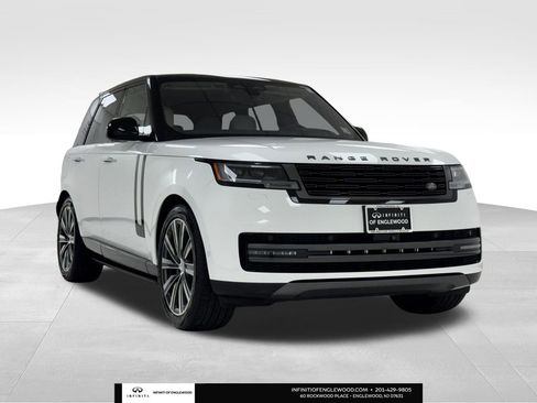 Used 2023 Land Rover Range Rover SE image 1