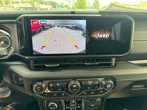 New 2026 Jeep Wrangler Unlimited Sahara AWD/4WD image 13
