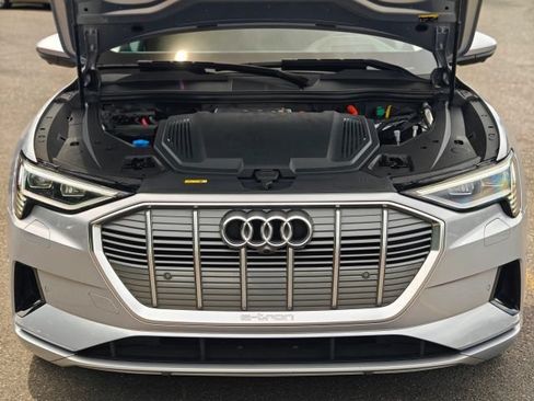 Used 2019 Audi e-tron Prestige w/ Prestige Package AWD/4WD image 92