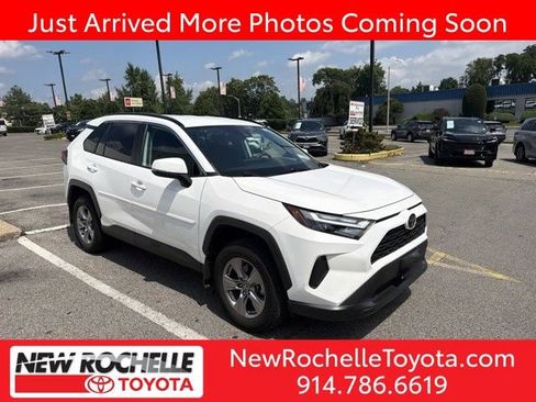 Used 2022 Toyota RAV4 XLE AWD/4WD image 1