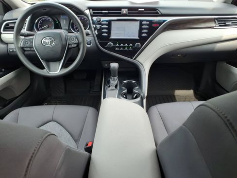 Used 2018 Toyota Camry LE w/ Convenience Package FWD image 13