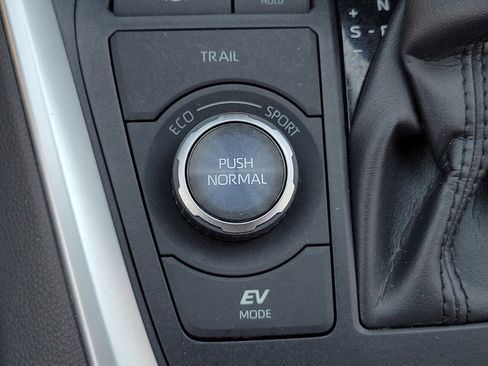 Used 2019 Toyota RAV4 XSE image 16