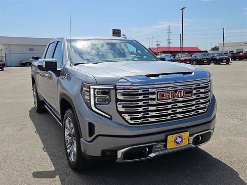 Used 2025 GMC Sierra 1500 Denali w/ Denali Reserve Package AWD/4WD image 7