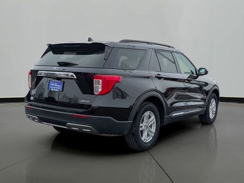 Certified 2022 Ford Explorer XLT w/ Equipment Group 202A image 3