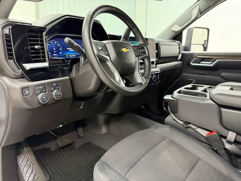 Used 2025 Chevrolet Silverado 2500 LT w/ Convenience Package AWD/4WD image 12