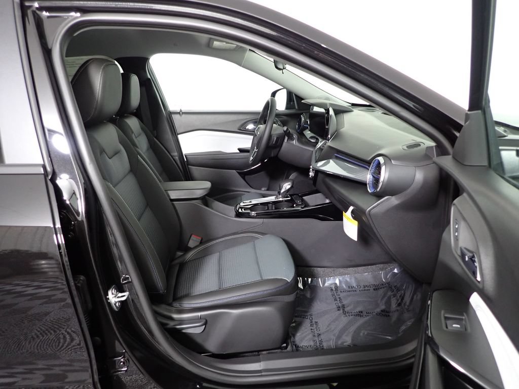 New 2026 Chevrolet Trax LT w/ Driver Confidence Package FWD image 35