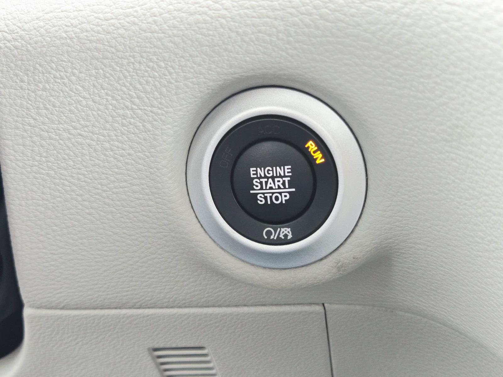Used 2024 Chrysler Pacifica Touring-L FWD image 36