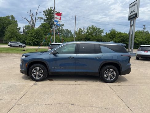 Used 2024 Chevrolet Traverse LS FWD image 6