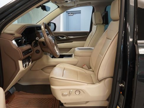 Used 2021 GMC Yukon XL Denali w/ Denali Premium Package AWD/4WD image 5