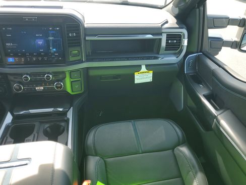 Used 2025 Ford F450 Platinum w/ FX4 Off-Road Package image 16