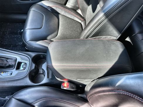 Used 2022 Jeep Cherokee Trailhawk image 16