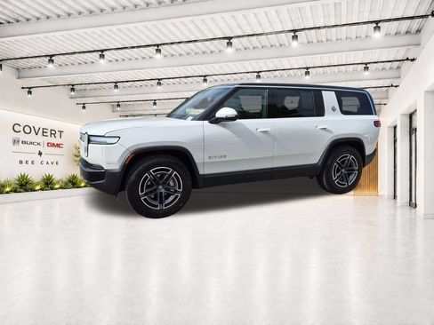 Used 2025 Rivian R1S Adventure AWD/4WD image 5