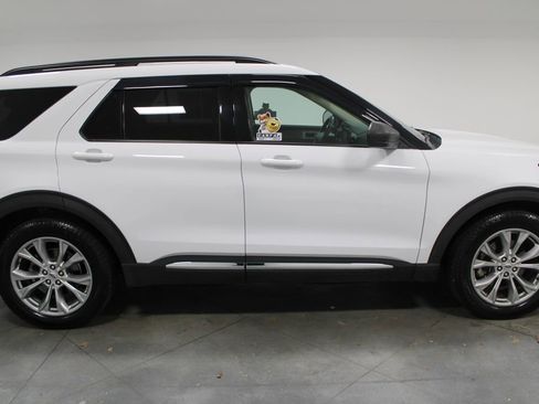 Used 2021 Ford Explorer XLT w/ Equipment Group 202A image 11