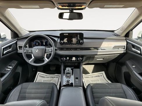 Used 2023 Mitsubishi Outlander SE image 10