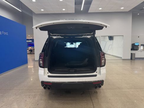 Used 2022 Chevrolet Suburban Z71 w/ Z71 Off-Road Package image 8