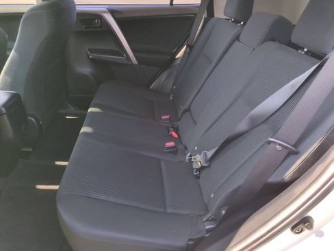 Used 2018 Toyota RAV4 LE FWD image 26