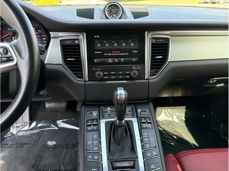Used 2017 Porsche Macan Turbo AWD/4WD image 18